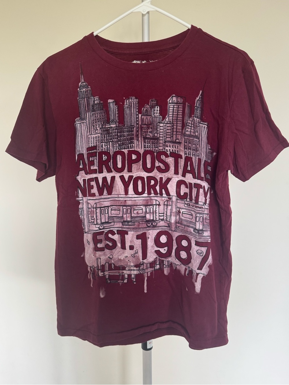 Aeropostale Men’s Burgundy Crewneck Graphic T-Shirt (Small)